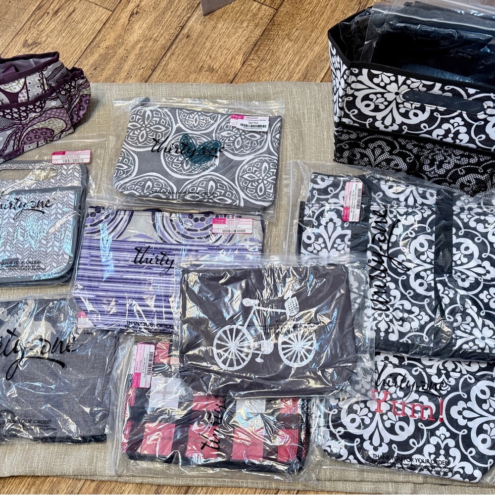 Thirty-One Bundle-NEW-Assorted Bags and Pouches, 11 bags
